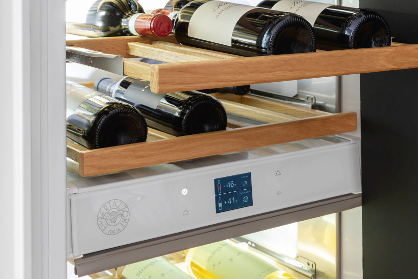 <strong>Built-in wine cabinet </strong><br /> Perfect wine storage