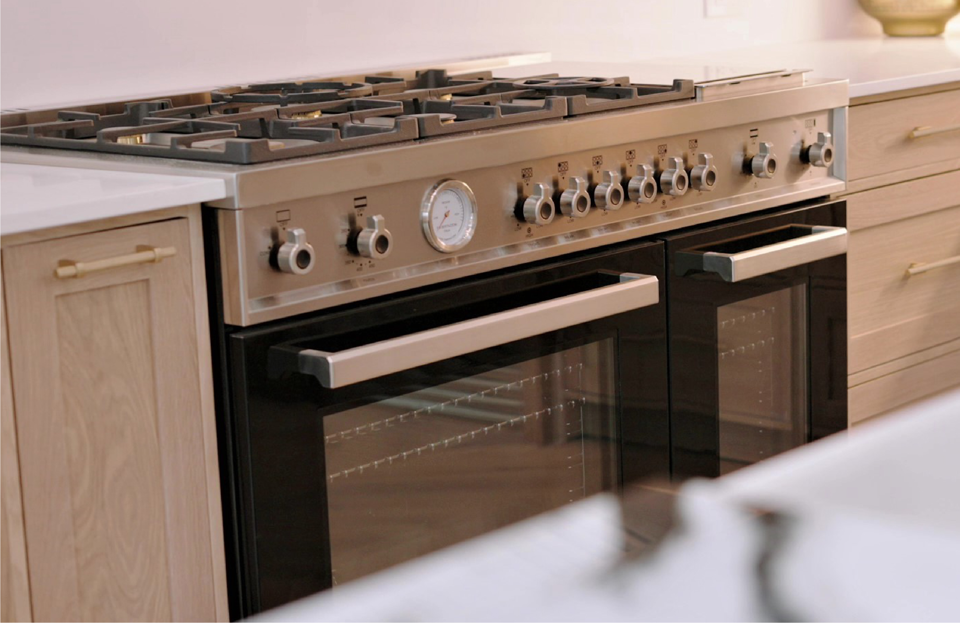 Creating a Focal Point with the Black Bertazzoni Range